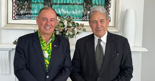 Peters meets Cook Island PM 'informally' – but no deal on key issues