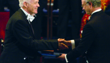 Leggett accepting the Nobel Prize