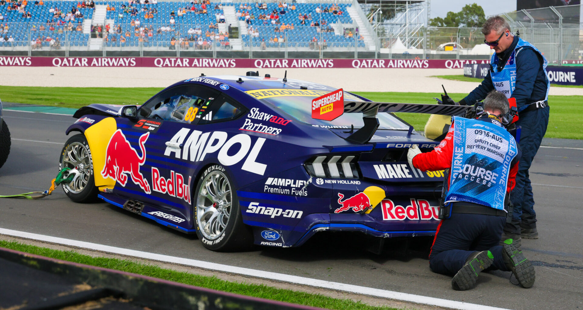 Triple Eight delivers early verdict on damaged Feeney Ford - Supercars