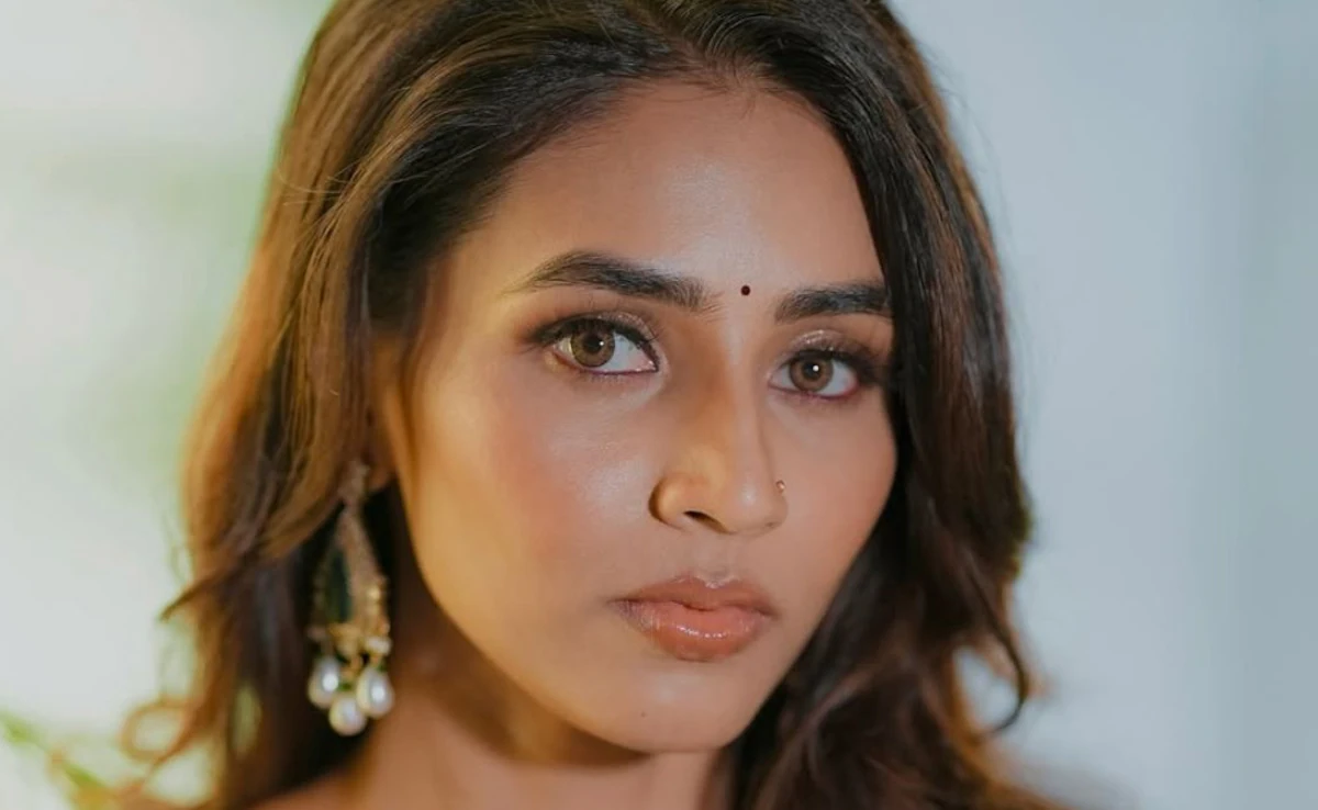 Kantara Actress Sapthami Gowda Calls Out Paps For Clicking 'Inappropriate Pics' Of Women Actors