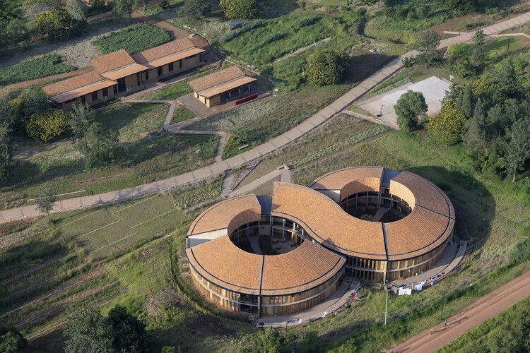 Disciplinary Reflections for a Planet in Transition and a New Airport Terminal in Casablanca: This Week’s Review - Image 1 of 19