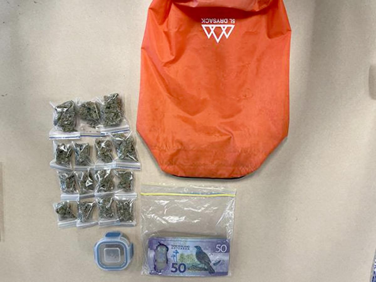 Southland teens 'donate' drugs, cash to op-shop