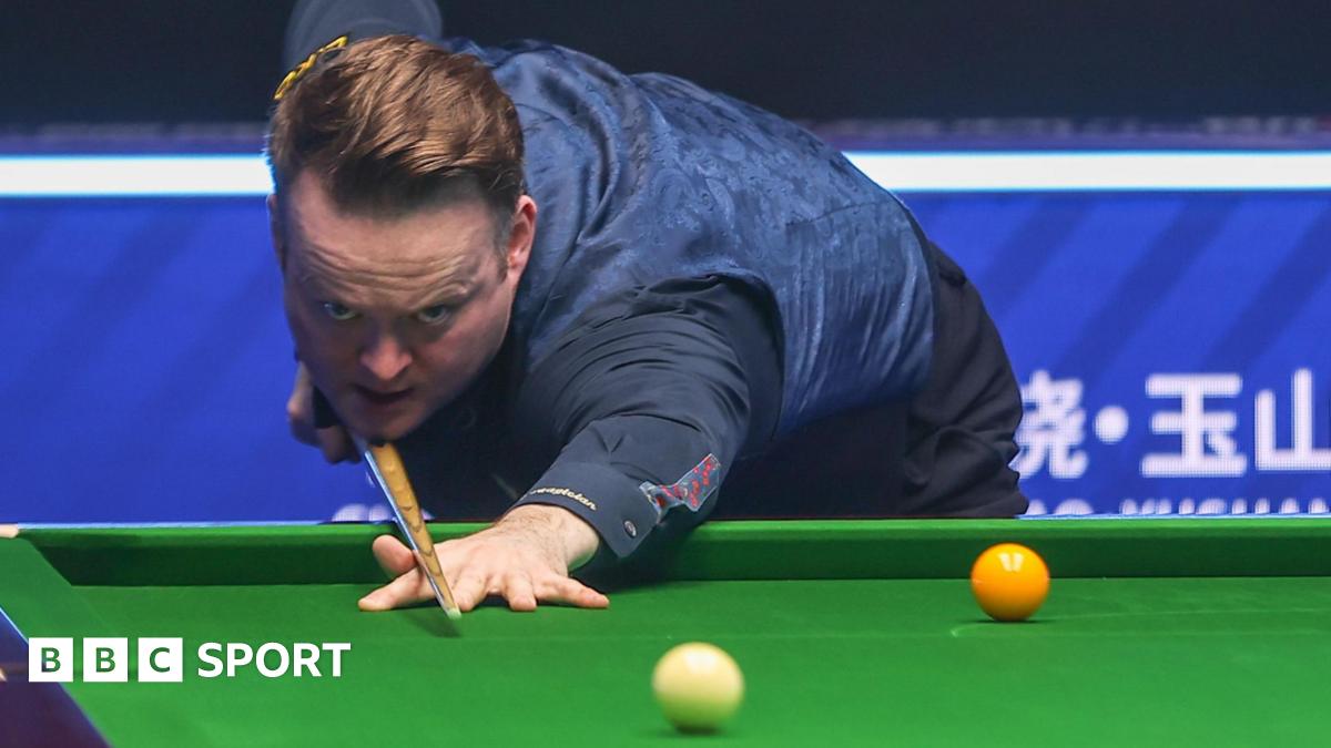 Shaun Murphy playing a shot at the World Open