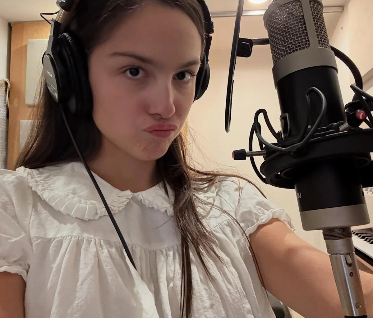 Olivia Rodrigo Drops New Logo Around Los Angeles—and Sparks Album Theories