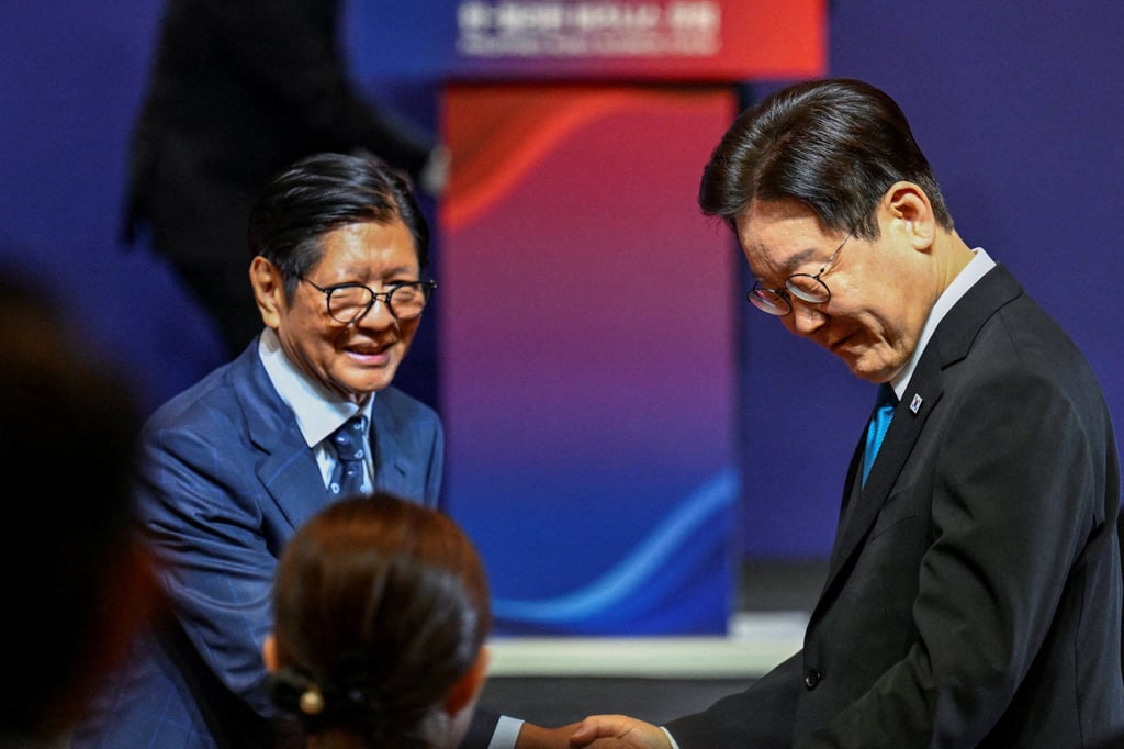 Philippine President Ferdinand Marcos Jnr (left) and South Korean President Lee Jae Myung in Manila on March 4. Photo: via Reuters