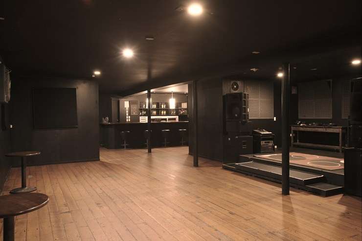 No longer nervous, Lorde performs at Glastonbury in 2025. The UK festival drew over 200,000 music fans, but Lorde's first gig at the Galatos was in front of a handful of people. Photo / Getty Images