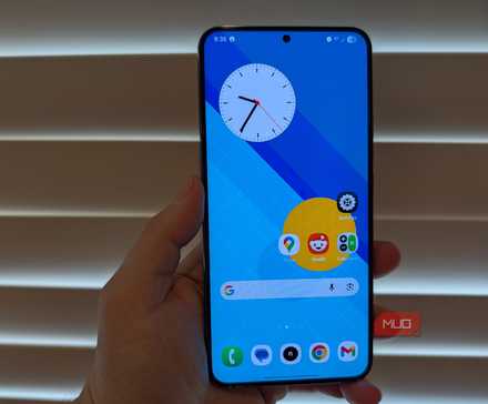 Samsung Galaxy with Analogue Clock Widget
