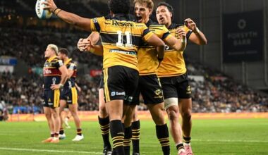 Hurricanes humiliate Highlanders in Dunedin