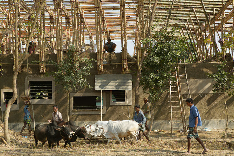 Designing the Sensory City: Architecture, Light Pollution, and Urban Noise - Image 9 of 13