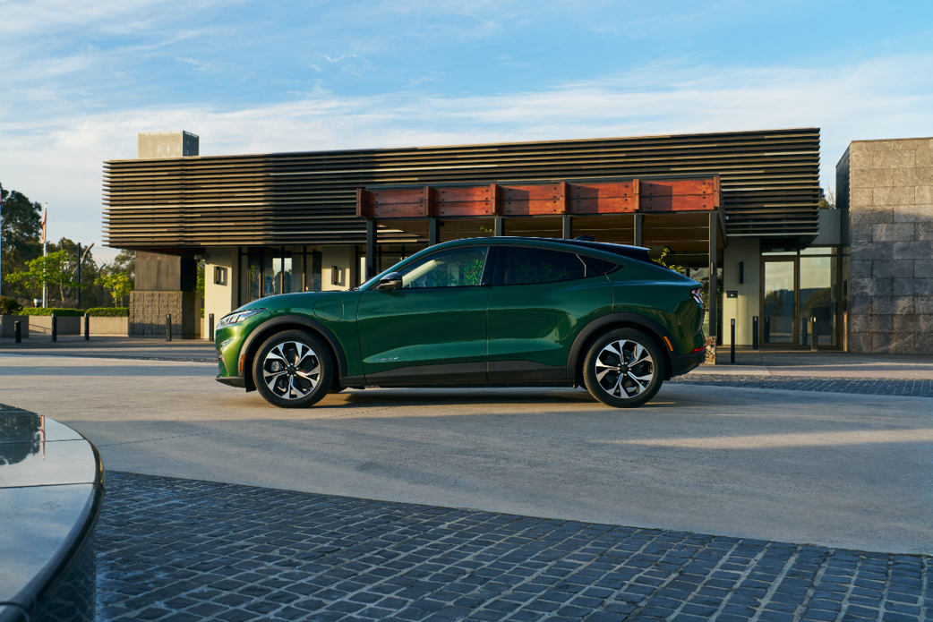 Ford Mustang Mach-E Select.