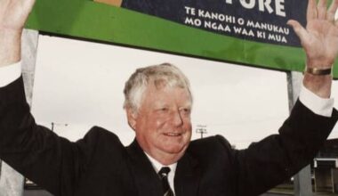 Former Manukau City mayor Sir Barry Curtis dies