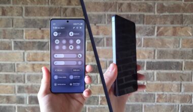 Samsung's Galaxy S26 Ultra has a screen that blacks out when someone looks over your shoulder