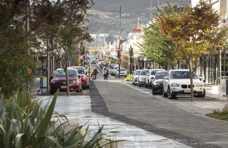 Man 'spat in the face' of officer during George St arrest