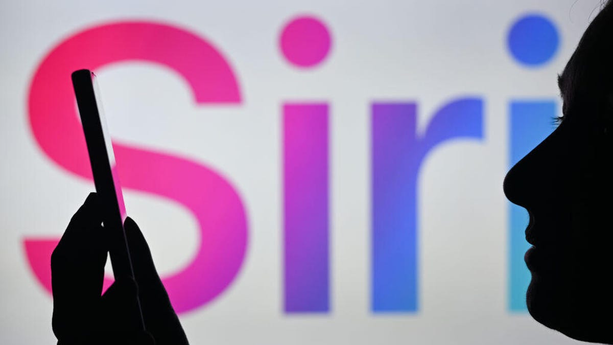 A figure talks to a phone in front of an Apple Siri logo.