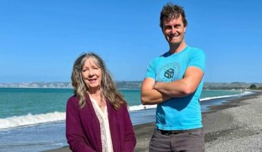 Beachfront homeowners call for flooding protection 'fair go'