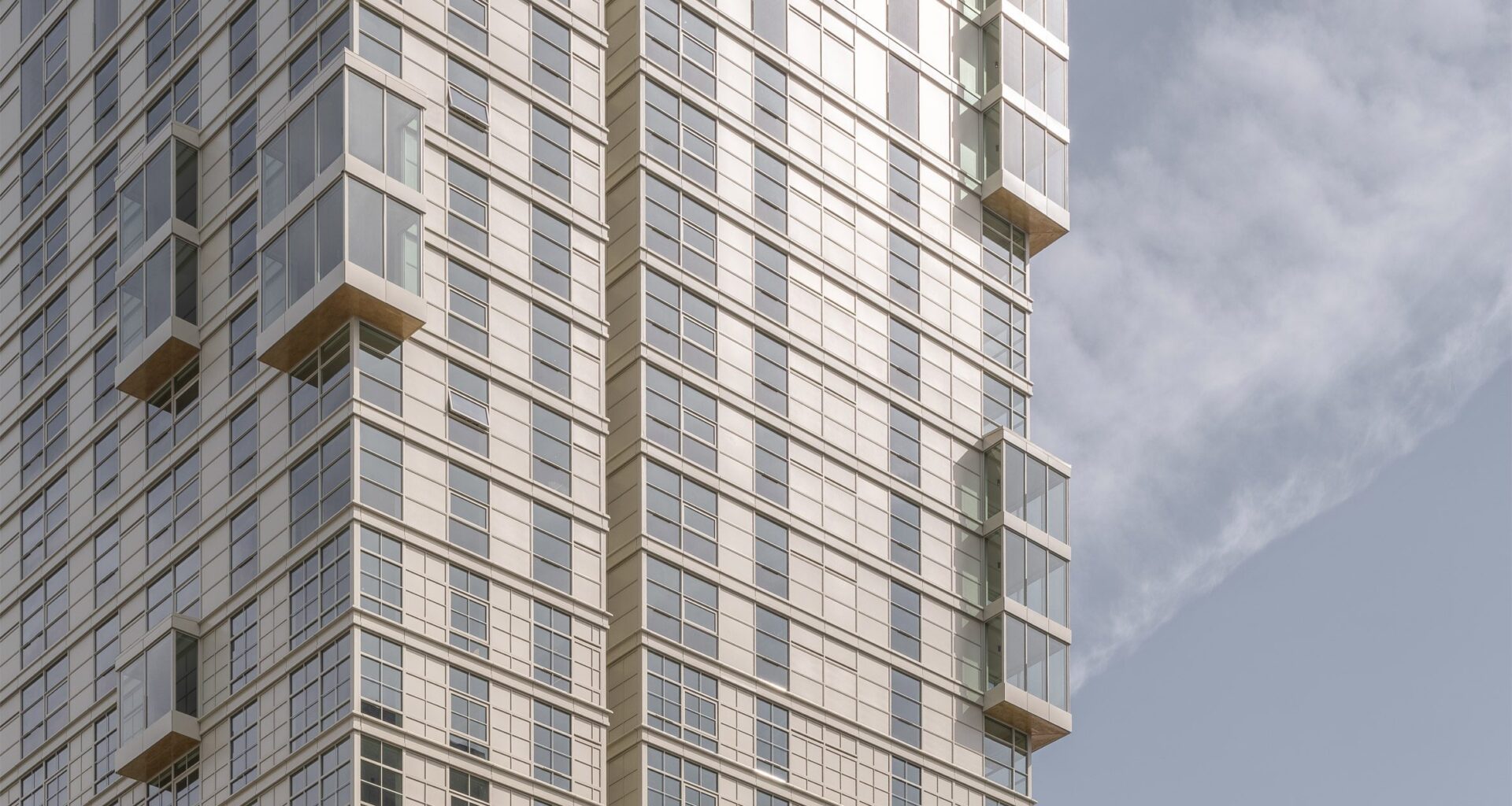 Boxy "sky lounges" protrude from Kaye tower in Seattle