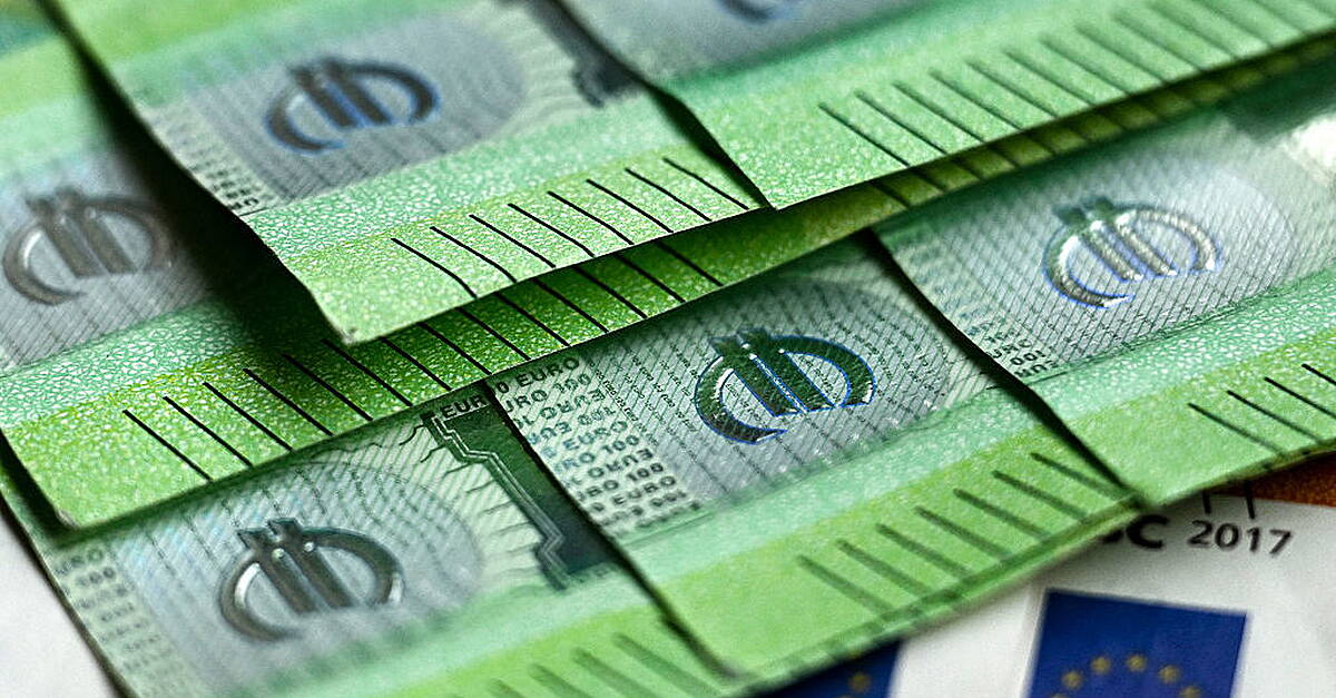 Households save €1 in every €8 as experts urge smarter investment