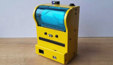 instant camera box prints receipt-like photos using thermal heat