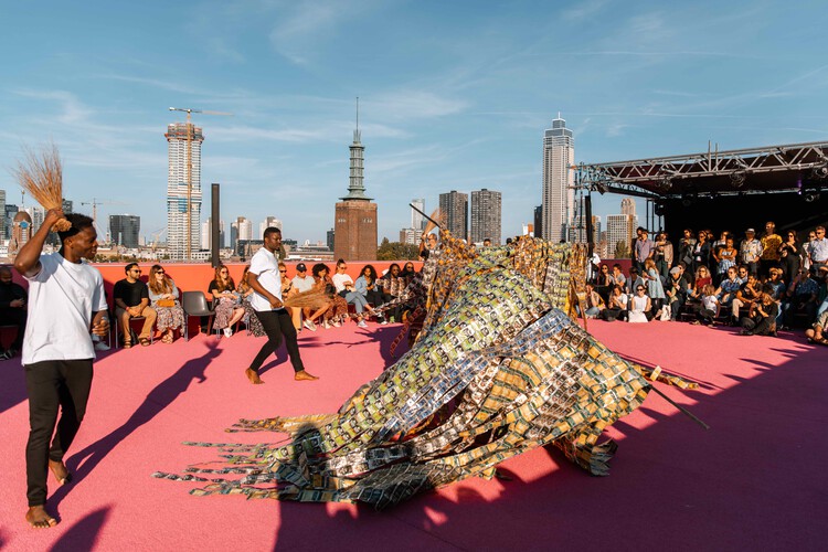 Choreographing Lagos: Dele Adeyemo on Dance, Cosmology, and Spatial Practices - Image 13 of 22