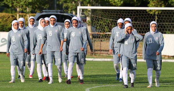 Family kidnap claims as Iranian soccer players return