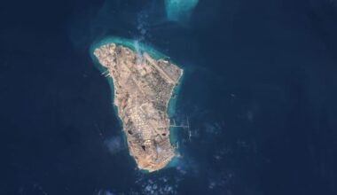 US destroys military targets on Iranian island that handles oil exports