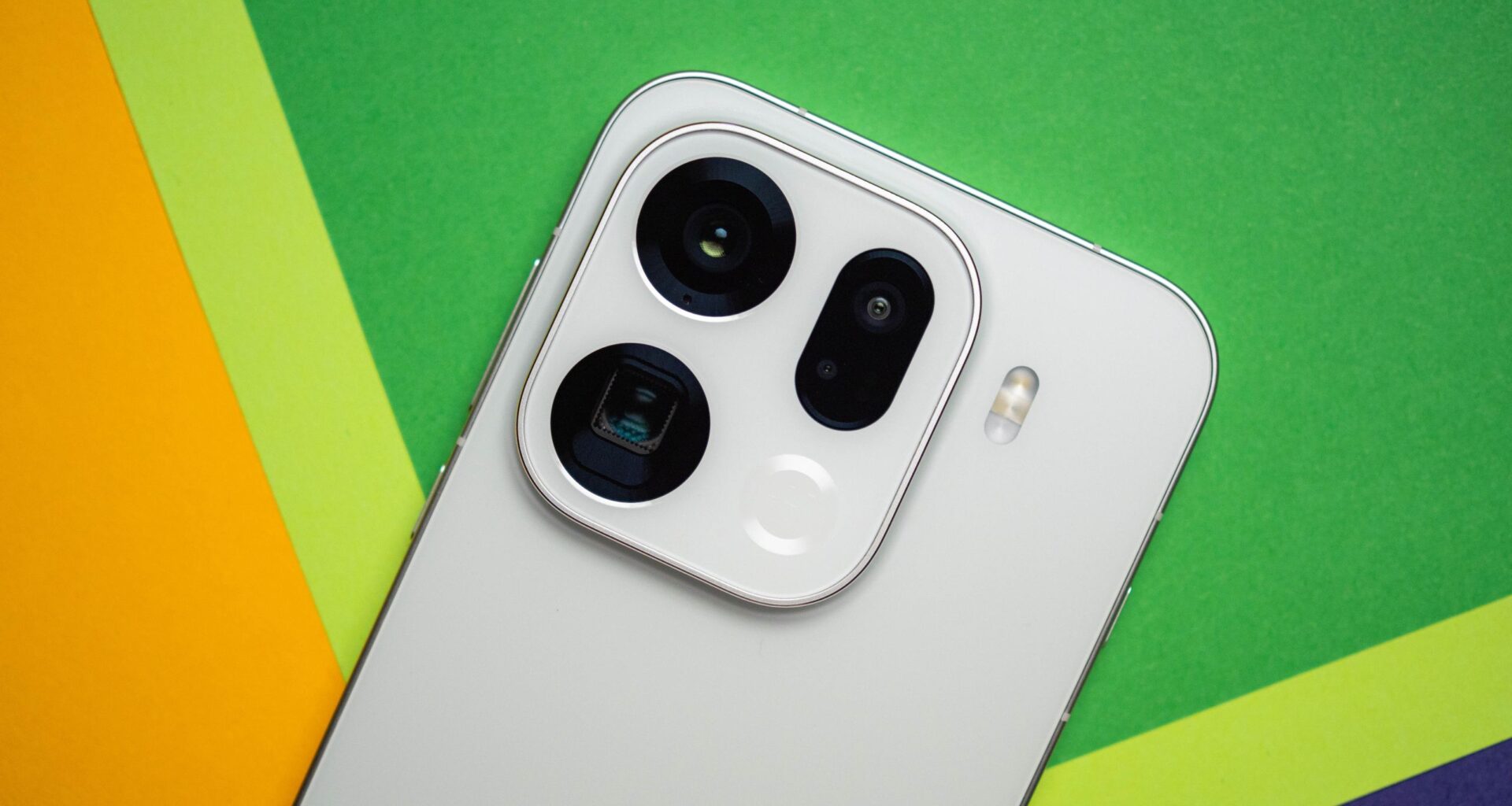 OPPO puts the Find X9 Ultra and 'global' in the same sentence, teases April debut