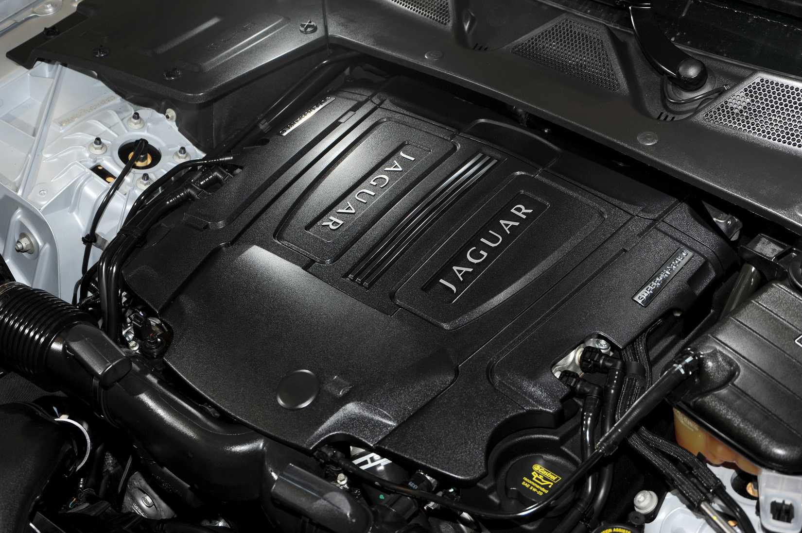 Jaguar XKR engine