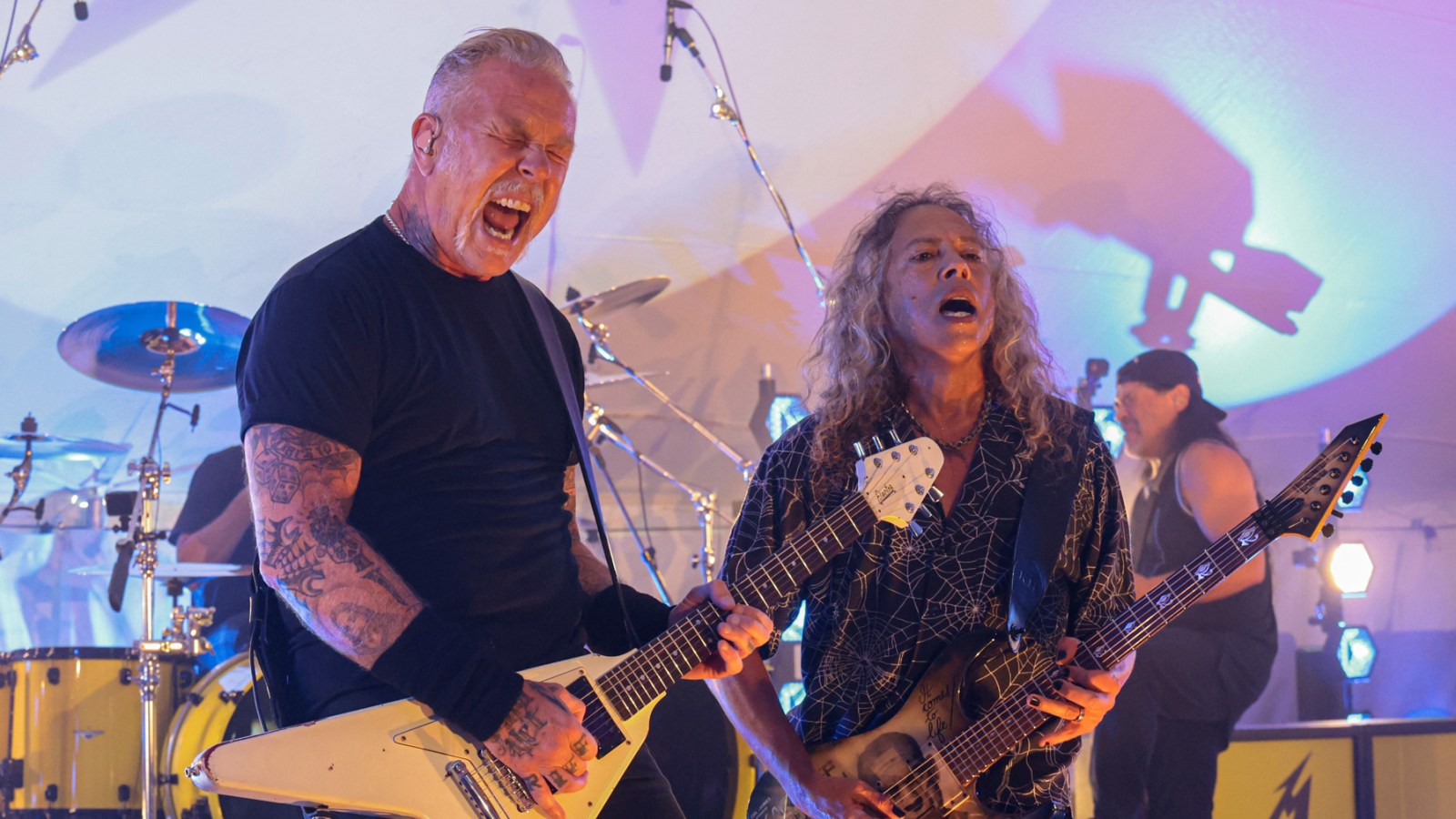Metallica’s James Hetfield Proposes to Now-Fiancée Underwater