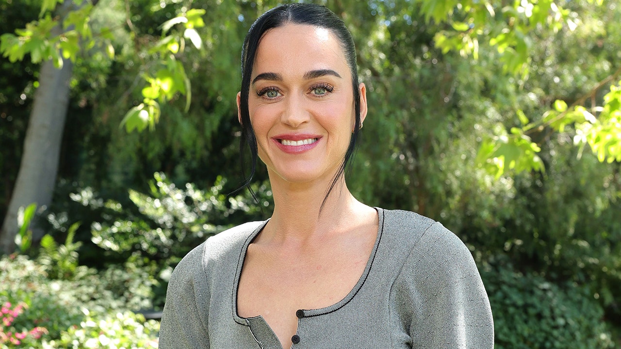 Katy Perry shares photos with boyfriend Justin Trudeau on Instagram