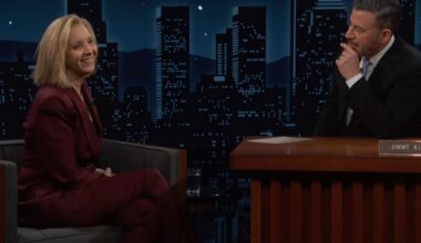 Lisa Kudrow Says She Is Finally Watching 'Friends'