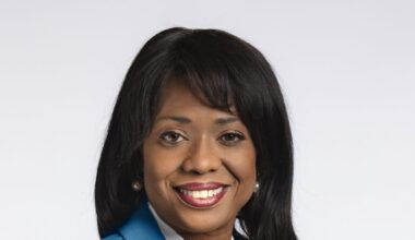 Lewis backs federal legislation reversing stricter rules on natural health products