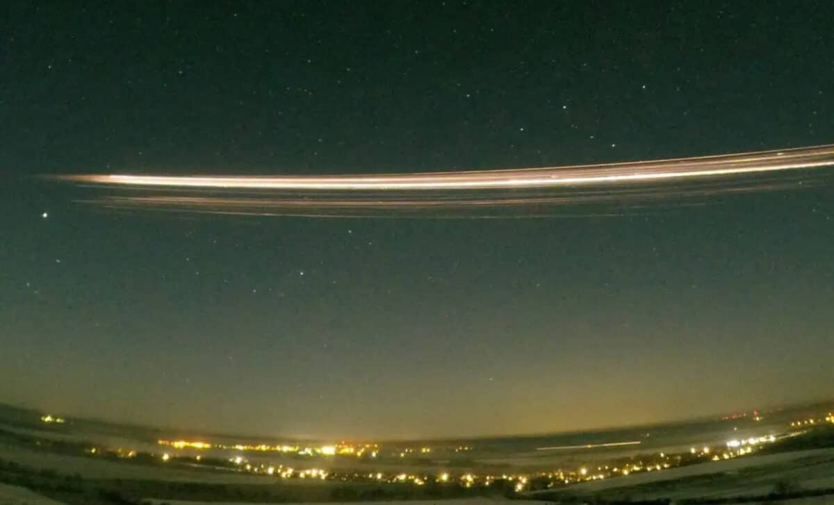 Long Exposure Photographs Showed The Falcon 9 Rocket Debris Over Berlin In 2025
