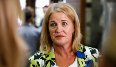 Lawyer calls for minister to resign after being 'duped' by Gloriavale