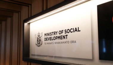 Employed partner given job search obligations by MSD