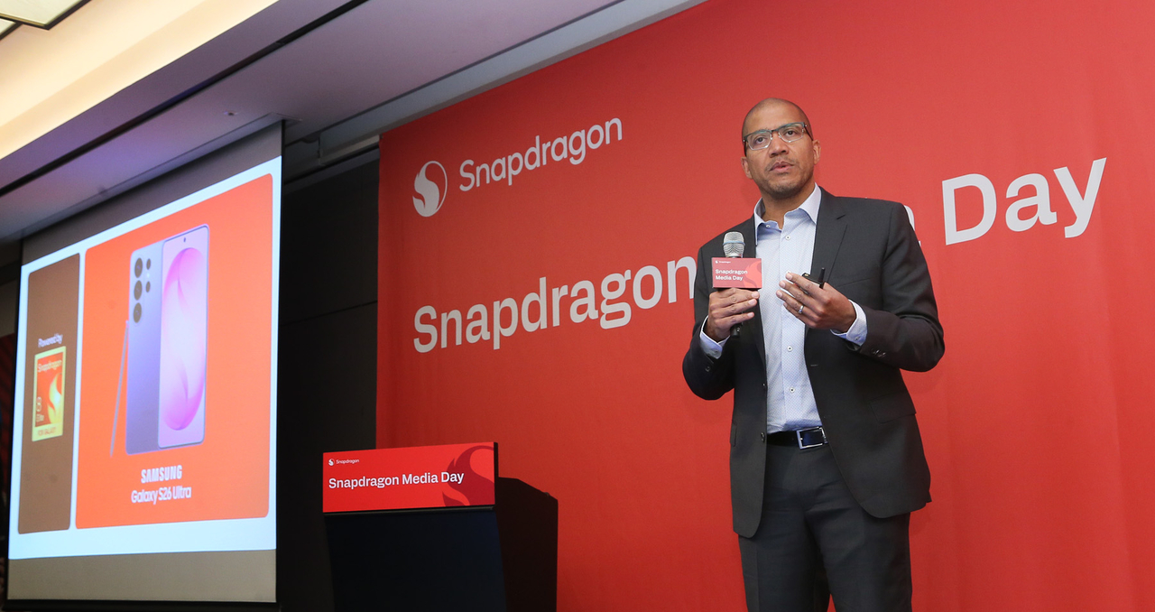 Chris Patrick, senior vice president and general manager of mobile handsets at Qualcomm Technologies, speaks during a press briefing in Seoul on Friday. (Qualcomm Korea)
