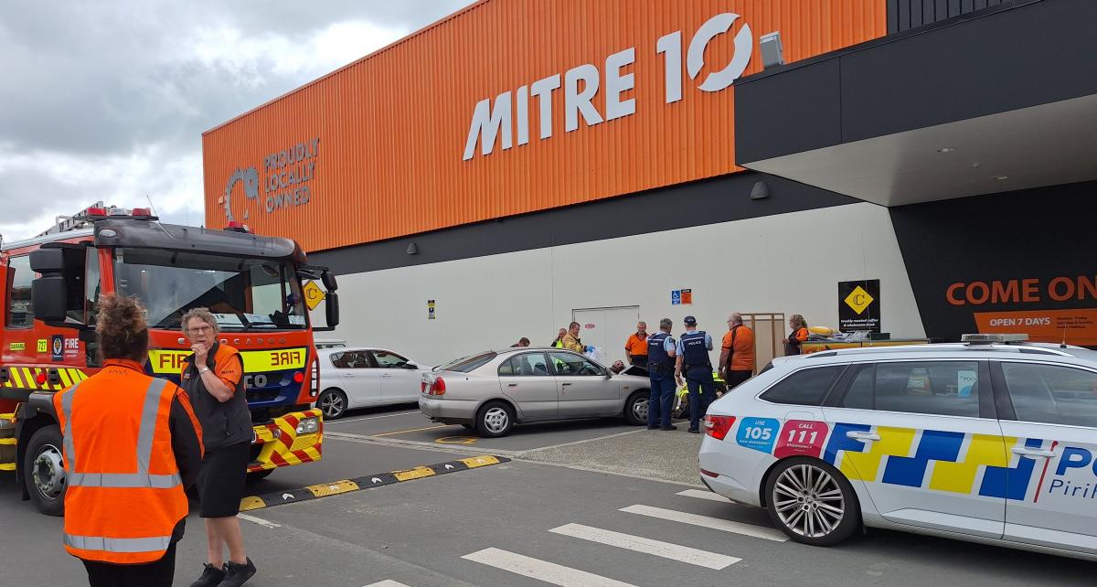 Oamaru man injured after getting 'trapped' between car and building