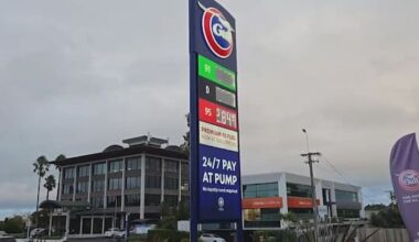 Aucklanders report some Gull petrol stations run dry on discount day