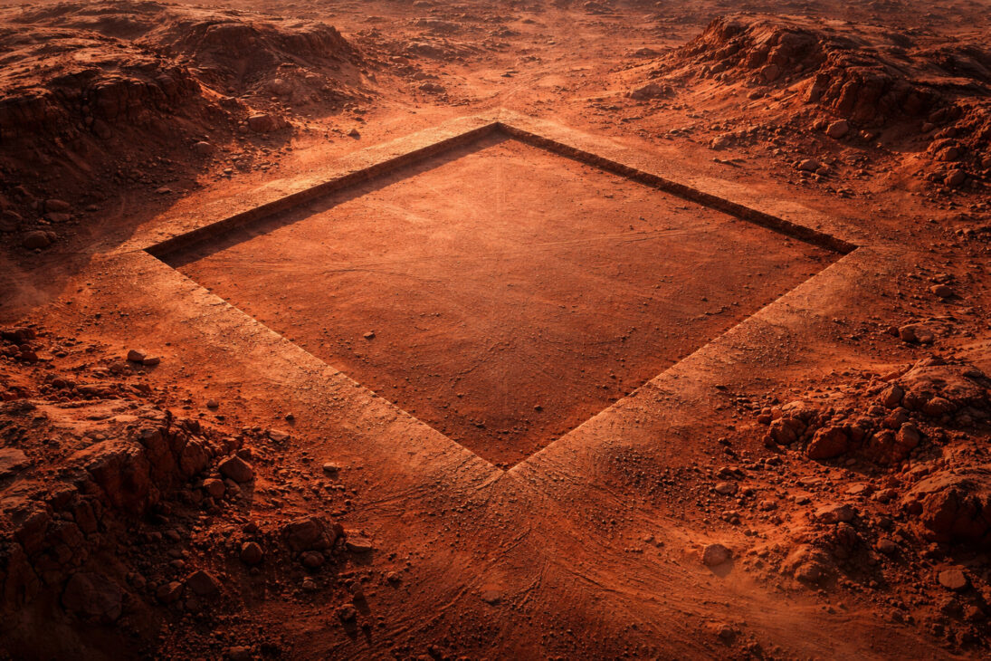 NASA photographed an almost perfect square with 3 km on each side on Mars, 13 times larger than the Pyramid of Cheops, but the official explanation is natural erosion; still, no one has explained why the four sides have almost identical lengths