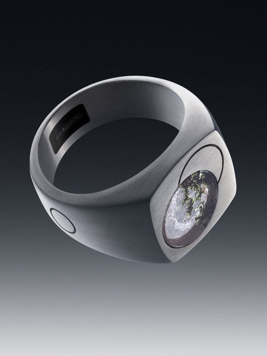 Image of the signet ring-like Quartz ring showing a quartz stone embedded on the top, a sensor inside the band and a small button on the side