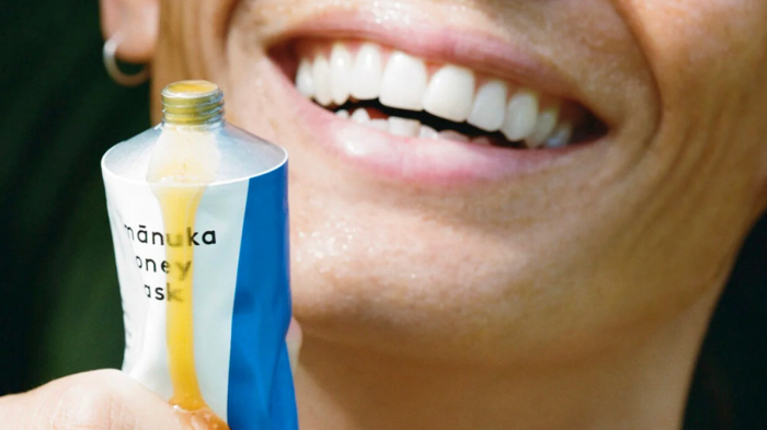 Raw Manuka Honey's Real Skin and Hair Benefits