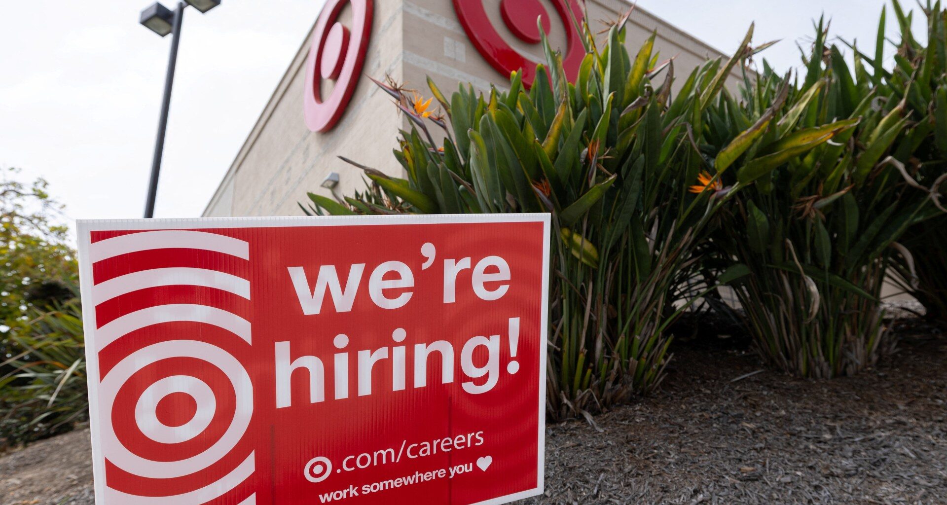 Hiring in the US drops to pandemic lows as job market under Trump stagnates | Business and Economy News