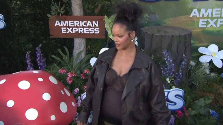 Rhianna pictured at an awards show.