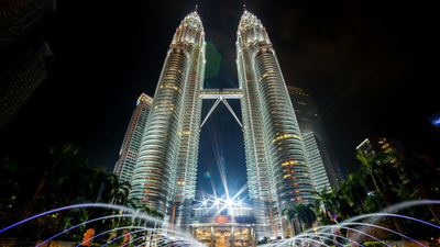 Rivalry breaks records: Malaysia made Japan and South Korea compete to build twin towers and the results shocked everyone