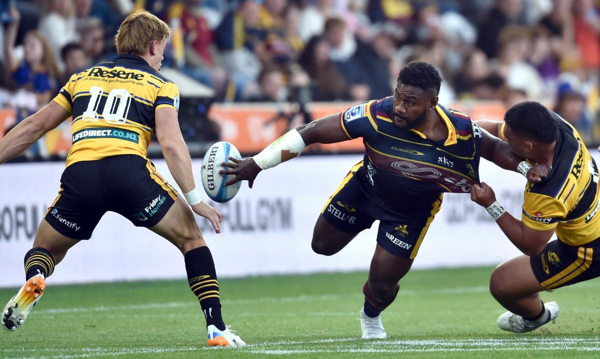 Highlanders get glass of ice-water to the face