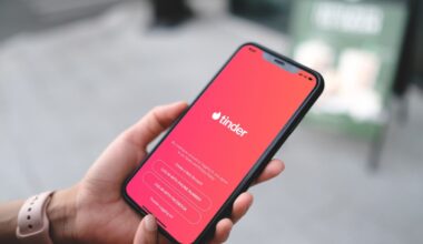 Tinder's Solution to Dating App Burnout Is More AI