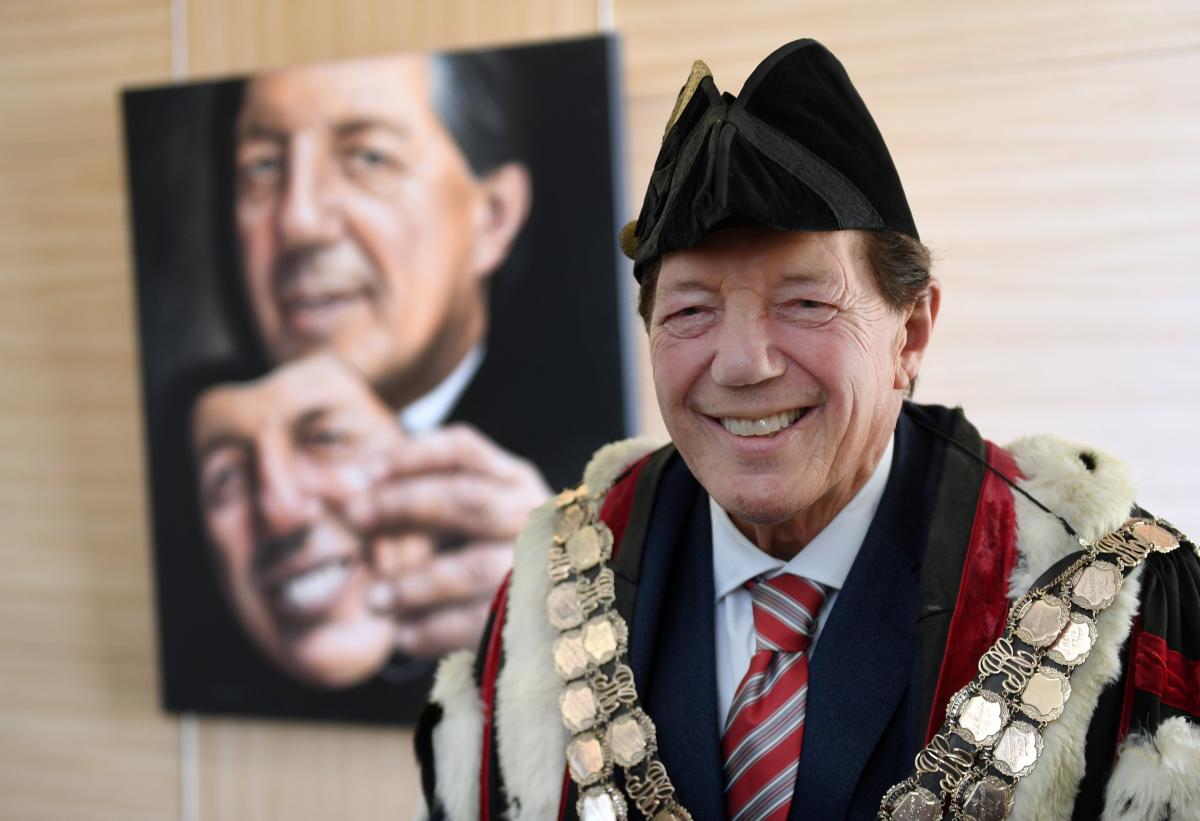 Sir Tim statue project slammed