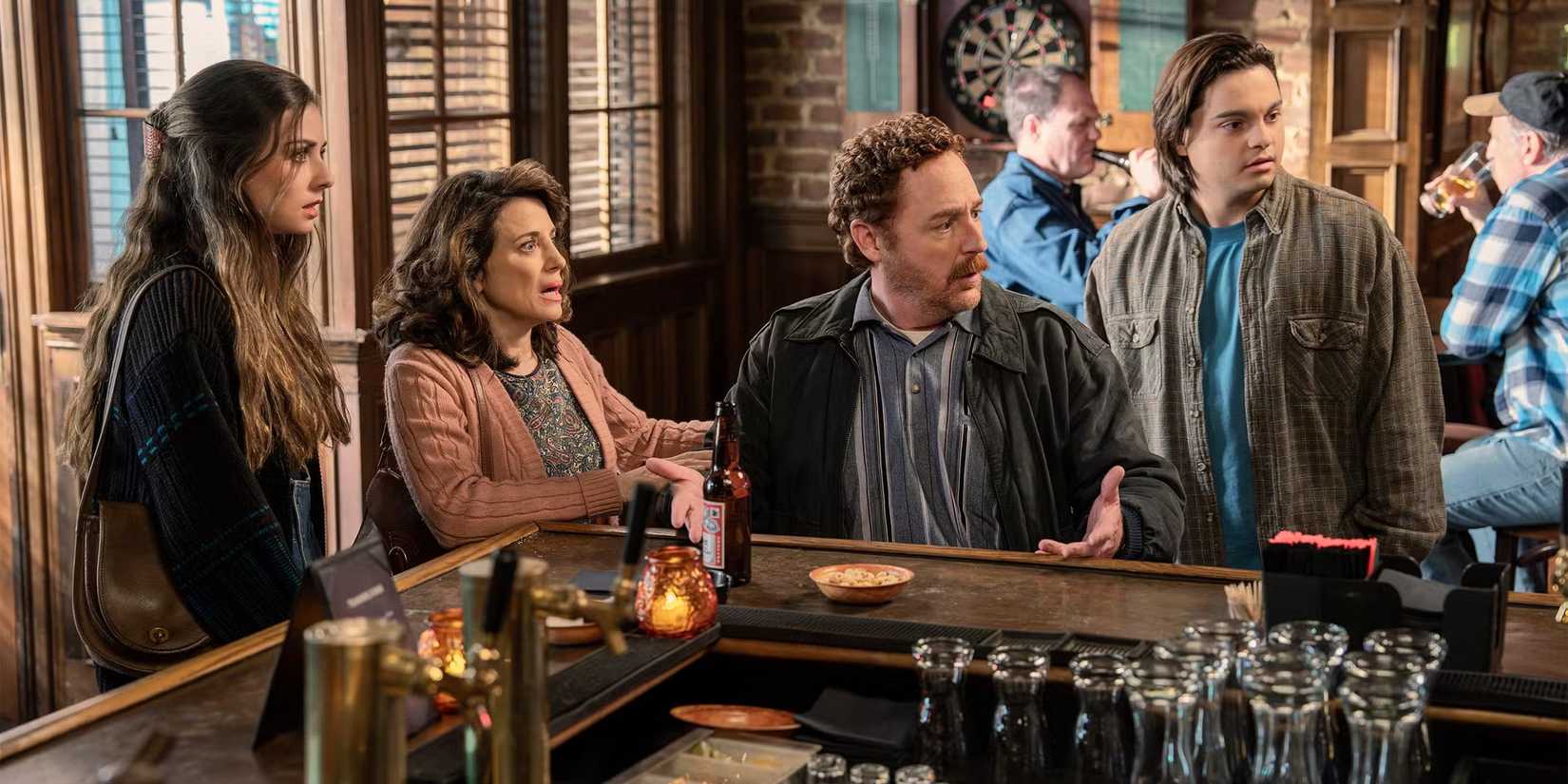 Ted, John, Matty, Susan, and Blaire at a bar in Ted season 2