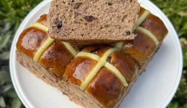 Hilary Barry names New Zealand's best hot cross buns