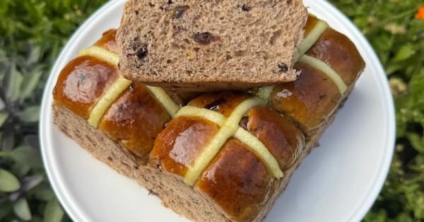 Hilary Barry names New Zealand's best hot cross buns