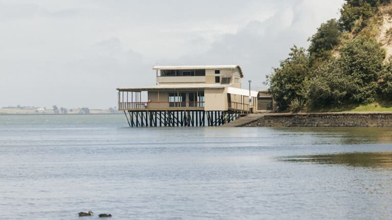 The headland at Blockhouse Bay Beach was once the site of a Māori pā. Known as Te Whau Point, it remains an important archaeological site. Photo: RNZ / Yiting Lin
